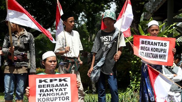 Remaja hingga Anak-anak Ikutan Aksi 212 di Kawasan Monas