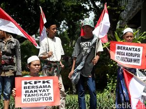 Remaja hingga Anak-anak Ikutan Aksi 212 di Kawasan Monas