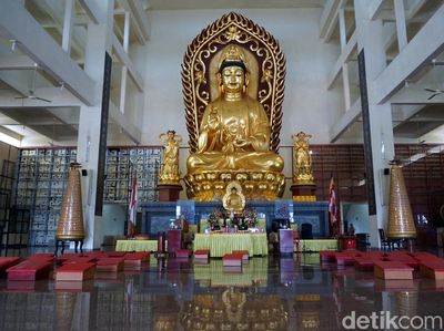 Foto: Vihara Megah & Terbesar Se-Asia Tenggara Ada di Bintan