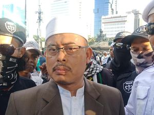 Heboh Pelemparan Batu ke Rumah Ketum PA 212 Disebut Teror Ketiga Heboh Pelemparan Batu ke Rumah Ketum PA 212 Disebut Teror Ketiga