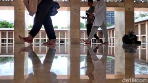 Melihat Suasana Masjid Istiqlal Jelang Aksi 212