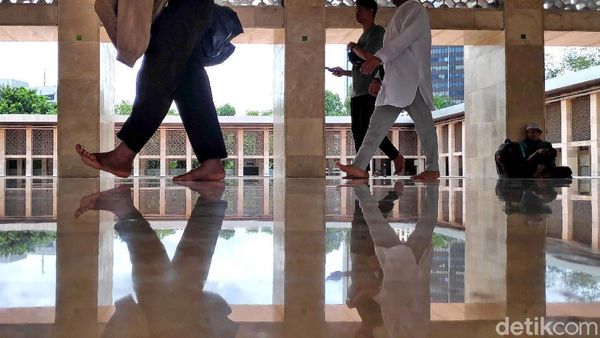 Melihat Suasana Masjid Istiqlal Jelang Aksi 212