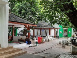 Renovasi Makam Mbah Bungkul, 5 KK Berharap Tak Direlokasi