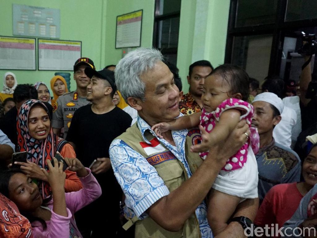 Gubernur Ganjar Sebut Banjir di Kota Pekalongan Terparah di Jateng Gubernur Ganjar Sebut Banjir di Kota Pekalongan Terparah di Jateng