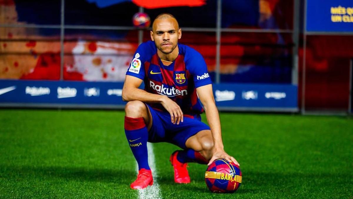 Braithwaite dikontrak 4,5 tahun oleh Barcelona. Foto: Twitter @FCBarcelona