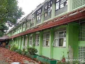Atap Kelas SMKN 24 Bambu Apus Ambruk, Disdik DKI Minta Kontraktor Perbaiki