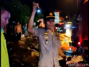 Banjir 1 Meter Genangi Jalur Lumajang-Jember, Lalu Lintas Tersendat