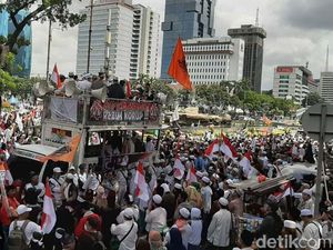 Rentetan Suara-suara Kontroversial Orator Aksi 212 Rentetan Suara-suara Kontroversial Orator Aksi 212