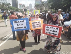 Video Massa Aksi 212 Orasi di Sekitar Istana