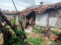 Diterjang Puting Beliung, Rutilahu Mak Neneng di Sukabumi Rusak