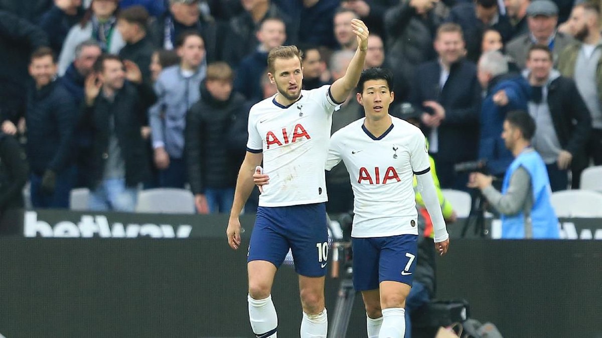 Tottenham Hotspur masih berambisi finis di empat besar Premier League (Foto: Stephen Pond/Getty Images)