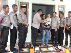 Polisi Bantu dan Ringankan Derita Bocah Penderita Leukimia di Sumenep
