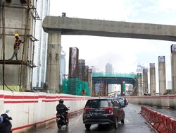Musim Hujan, Proyek LRT Jabodebek Terganggu