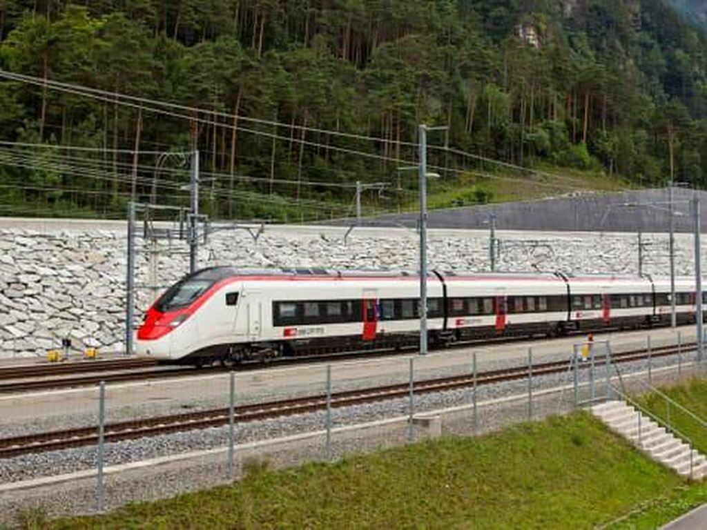 Potret Terowongan Kereta Terpanjang Sedunia di Bawah Alpen Potret Terowongan Kereta Terpanjang Sedunia di Bawah Alpen