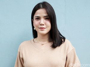 Alice Norin Sudah Negatif COVID-19, Kini Balik ke Pelukan Suami dan Anak Alice Norin Sudah Negatif COVID-19, Kini Balik ke Pelukan Suami dan Anak