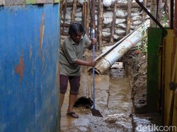 Banjir di Pejaten Timur Surut, Warga yang Mengungsi Kembali ke Rumah