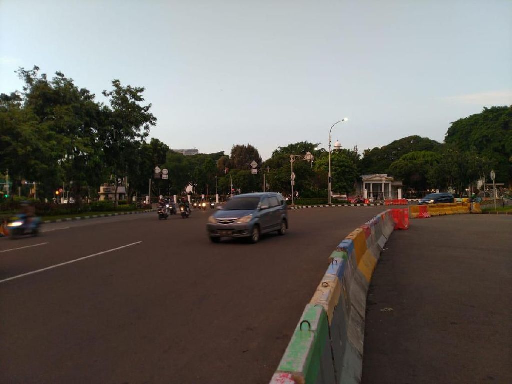 Massa Aksi 212 Bubar, Lalin di Jl Medan Merdeka Barat Kembali Dibuka Massa Aksi 212 Bubar, Lalin di Jl Medan Merdeka Barat Kembali Dibuka