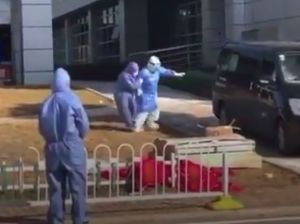 Viral Tangis Pilu Istri Direktur RS yang Meninggal karena Virus Corona