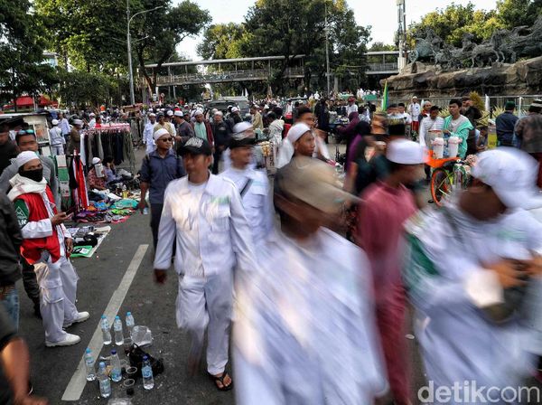 Massa Aksi 212 Mulai Membubarkan Diri