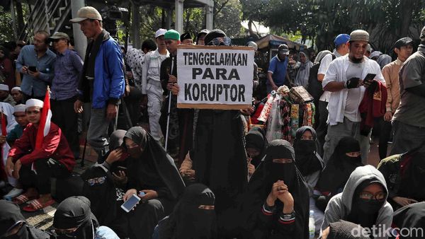 Aksi 212 Masih Berlangsung