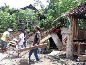 Tanah Gerak Rusak Permukiman, Warga di Banjarnegara Mengungsi Tanah Gerak Rusak Permukiman, Warga di Banjarnegara Mengungsi