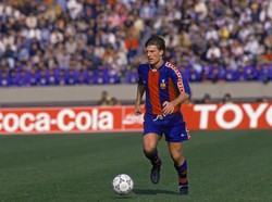 Michael Laudrup. Main 188 kali untuk Barcelona, 73 laga di Real Madrid. Foto: (Shaun Botterill/Getty Images)