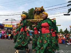 Meriah! Karnaval Budaya Ulang Tahun Kota Banjar Ditonton Ribuan Warga