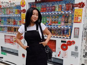 Momen Kuliner Seru Lana Condor yang Suka Mie dan Burger! Momen Kuliner Seru Lana Condor yang Suka Mie dan Burger!