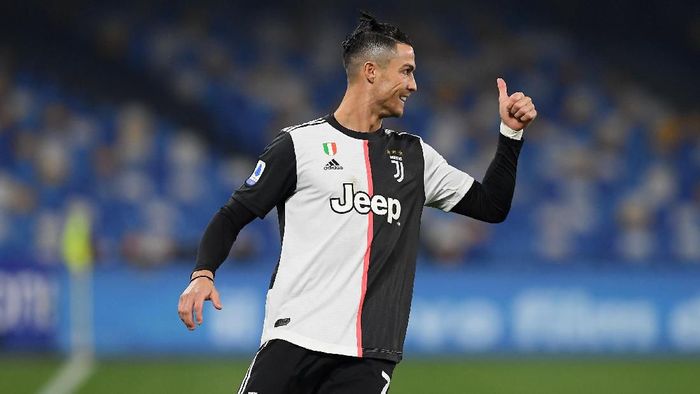 NAPLES, ITALY - JANUARY 26: Cristiano Ronaldo of Juventus during the Serie A match between SSC Napoli and Juventus at Stadio San Paolo on January 26, 2020 in Naples, Italy. (Photo by Francesco Pecoraro/Getty Images)