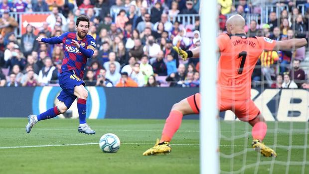 Messi mencetak gol kedua.