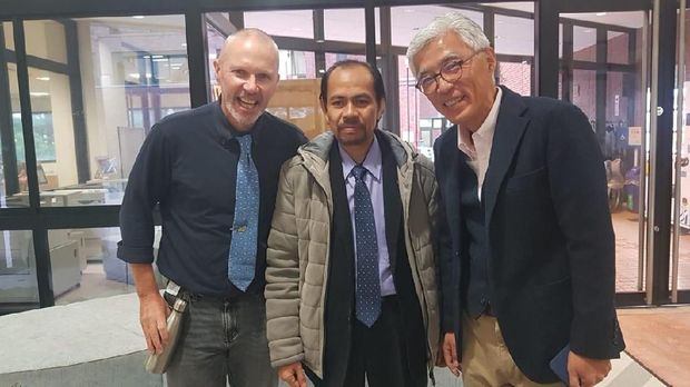 prof Hawkins Ivan (kiri) Prof Deni Darmawan (tengah) dan Prof Nakayama (kanan)