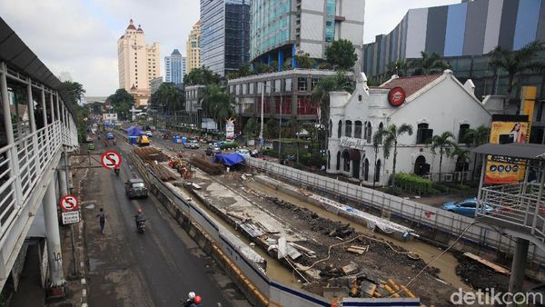 Petugas Kebut Pengerjaan Proyek Underpass Senen