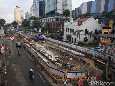 Petugas Kebut Pengerjaan Proyek Underpass Senen