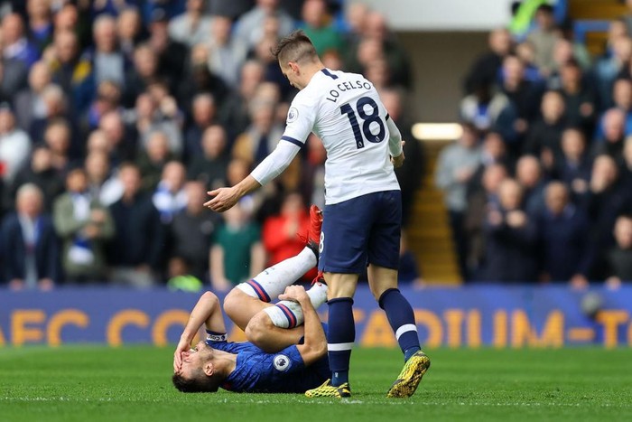 LONDON, ENGLAND - FEBRUARY 22:  Cesar Azpilicueta of Chelsea goes down after a challenge from Giovani Lo Celso of Tottenham Hotspur during the Premier League match between Chelsea FC and Tottenham Hotspur at Stamford Bridge on February 22, 2020 in London, United Kingdom. (Photo by Julian Finney/Getty Images)