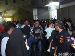 Kumpul Komunitas, Deng Ical Minta Relawan Kompak Menangkan Makassar