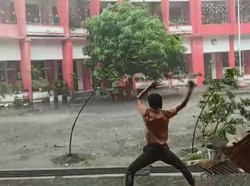 Gokil, Video Pelajar Avatar Asal Blitar Sedang Taklukkan Angin Viral