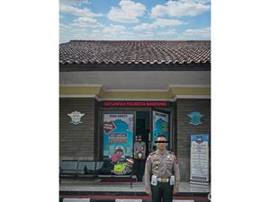 Cerita di Balik Pembuatan Poster Viral PARAHSIH Polisi Bandung