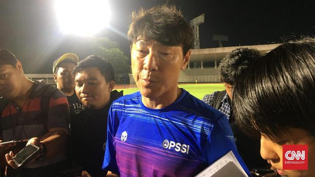 Timnas Indonesia kalah 1-4 dari Persita Tangerang pada laga uji coba yang digelar di Stadion Madya Senayan, Jakarta, Jumat (21/2).