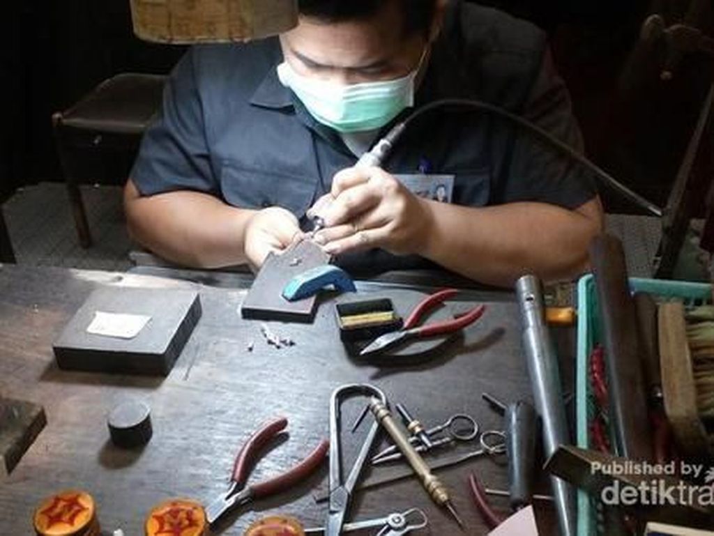 Melihat Langsung Pembuatan Perhiasan Thailand, di Sini Tempatnya Melihat Langsung Pembuatan Perhiasan Thailand, di Sini Tempatnya