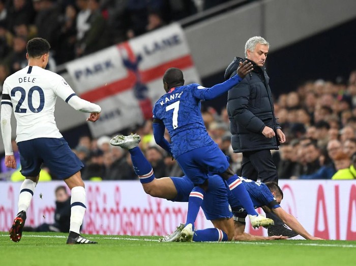 LONDON, ENGLAND - DECEMBER 22: Jose Mourinho, Manager of Tottenham Hotspur watches on as Cesar Azpilicueta of Chelsea falls  during the Premier League match between Tottenham Hotspur and Chelsea FC at Tottenham Hotspur Stadium on December 22, 2019 in London, United Kingdom. (Photo by Michael Regan/Getty Images)