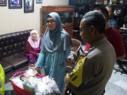 Bayi Hidup Lengkap dengan Surat Wasiat Dibuang di Teras Rumah Warga Kediri