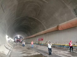 Proyek Kereta Cepat Jakarta-Bandung Disetop