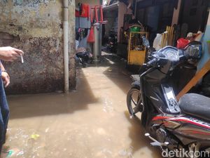 Bu RT di Jalan Anyer Menteng: Ini Banjir Paling Parah