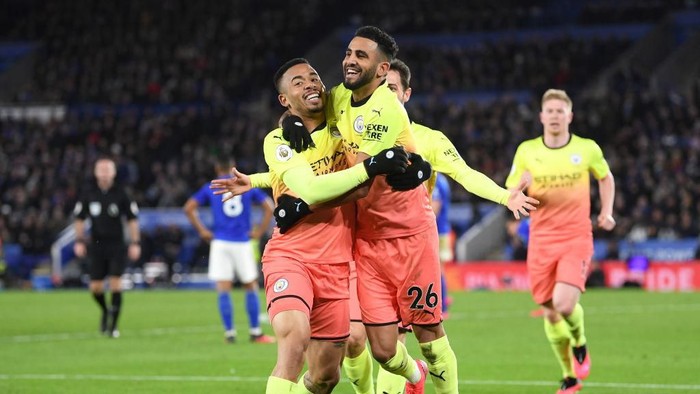 LEICESTER, ENGLAND - FEBRUARY 22: Gabriel Jesus of Manchester City celebrates with Riyad Mahrez after scoring his teams first goal during the Premier League match between Leicester City and Manchester City at The King Power Stadium on February 22, 2020 in Leicester, United Kingdom. (Photo by Laurence Griffiths/Getty Images)