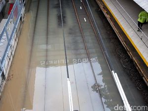Penampakan Stasiun Sudirman Banjir, Kereta Tak Dapat Melintas