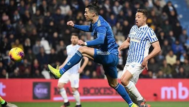Ronaldo mencetak gol pertama Juventus.