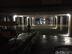 Underpass Kemayoran Masih Banjir 1,6 Meter, Diperkirakan Surut Besok