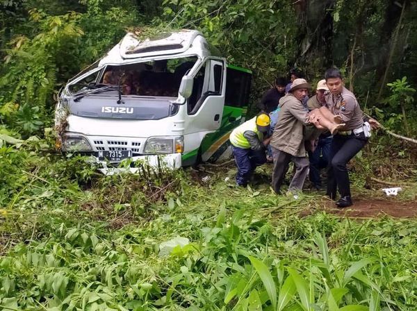Bus Rombongan Wisatawan UIM Kecelakaan, 1 Orang Tewas