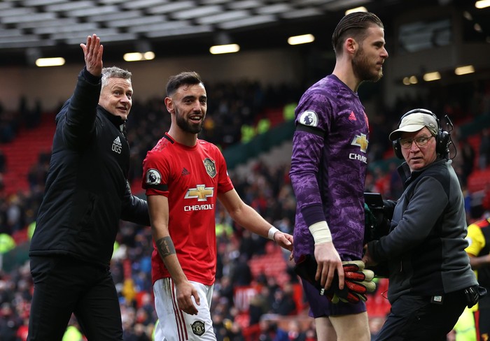 MANCHESTER, ENGLAND - FEBRUARY 23: Ole Gunnar Solskjaer, Manager of Manchester United talks to Bruno Fernandes of Manchester United as they leave the pitch following the Premier League match between Manchester United and Watford FC at Old Trafford on February 23, 2020 in Manchester, United Kingdom. (Photo by Clive Brunskill/Getty Images)