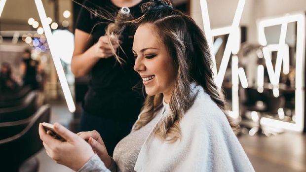 Warnai dan Luruskan Rambut Picu Kanker Payudara, Mitos atau Fakta?